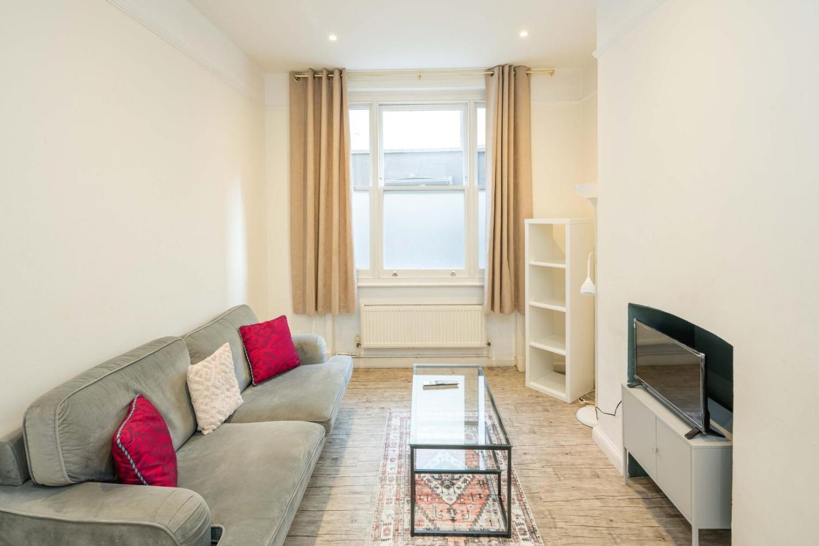 3-bed Near Oxford Street Apartment London