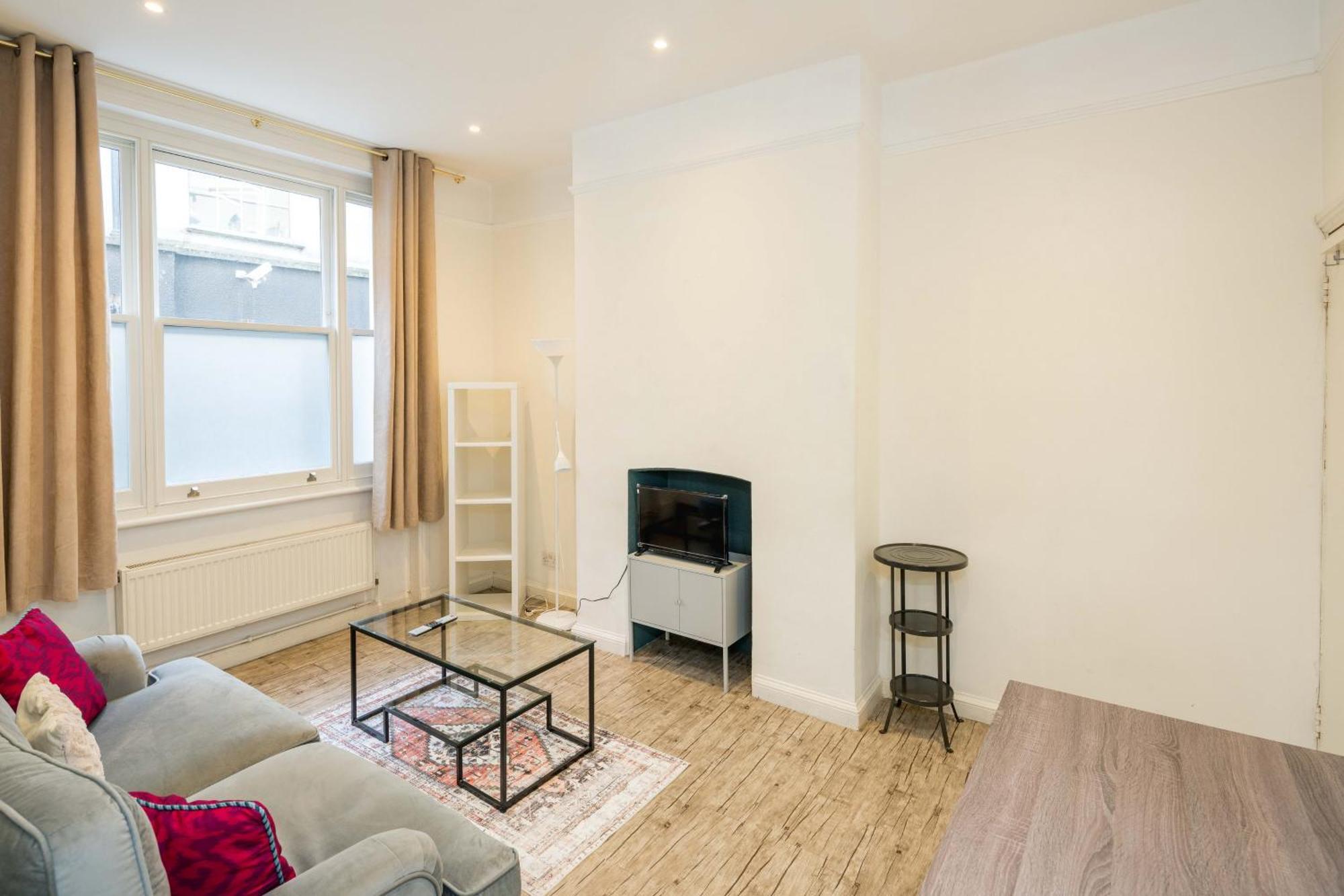 3-bed Near Oxford Street Apartment London